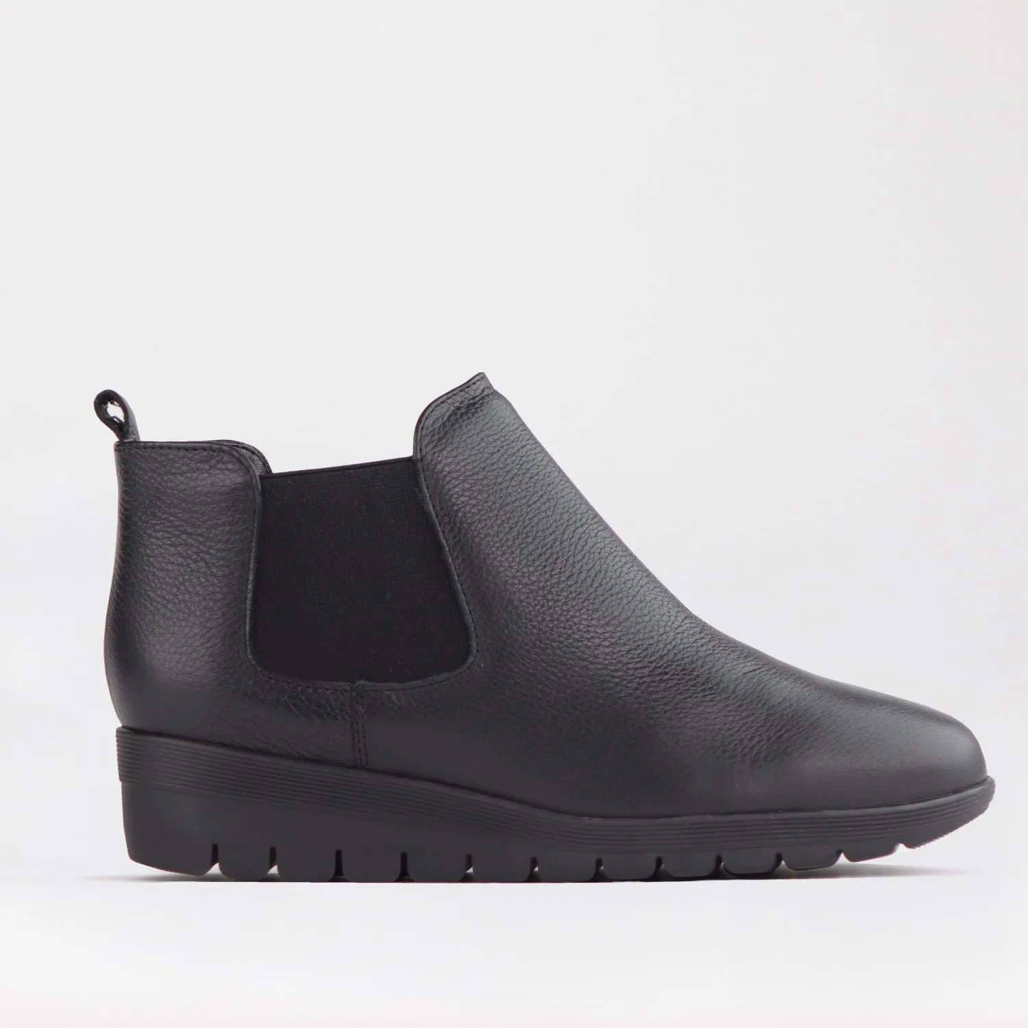 Chelsea Ankle Boot in Black - 12452